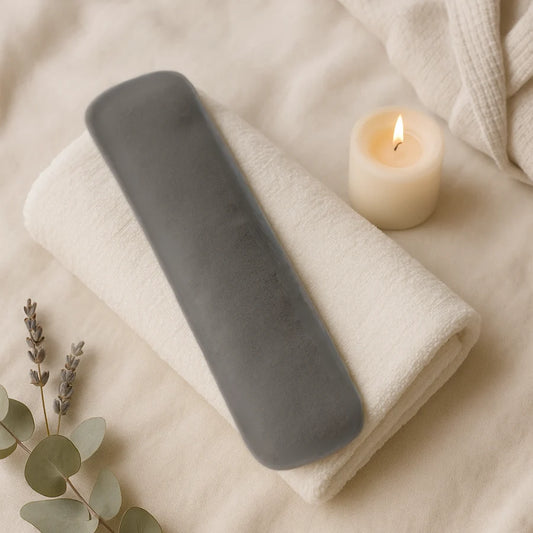 Housse de la Serviette thermoperles posée sur un essuie