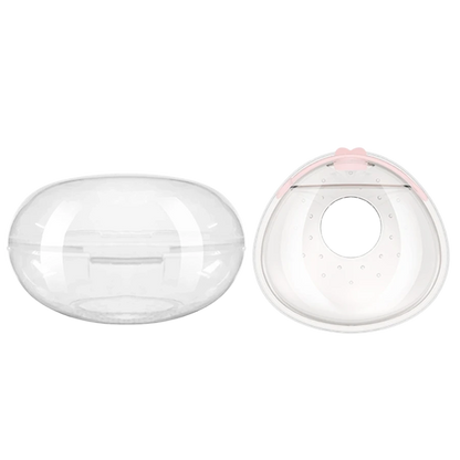 Vue d’une coquille de recueil de lait maternel transparente, montrée ouverte et fermée. Conçue pour recueillir les pertes de lait en toute discrétion.